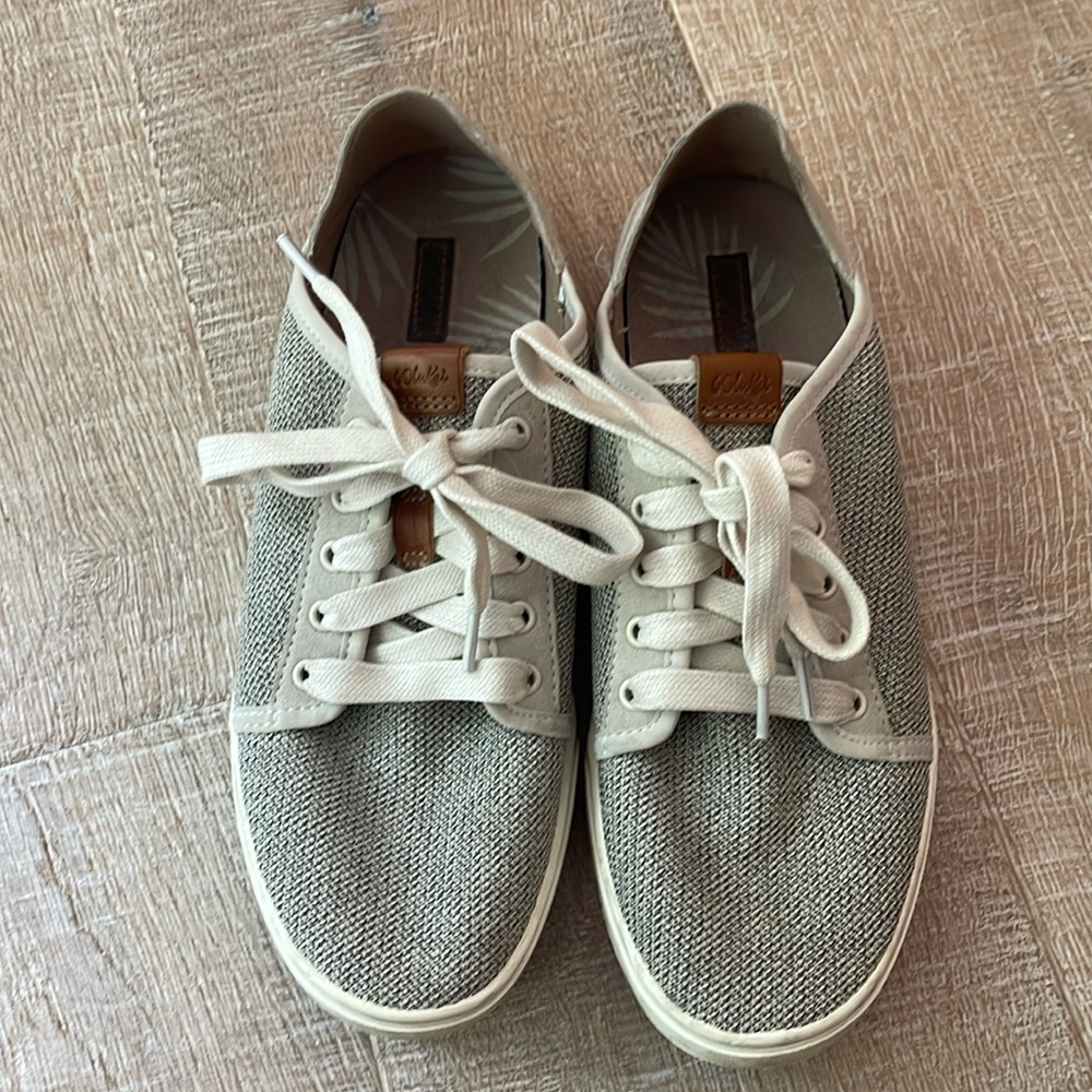 OluKai shoes sz39 (8.5)